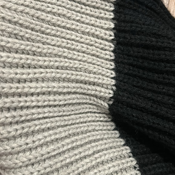 Scarf - Picture 3 of 4